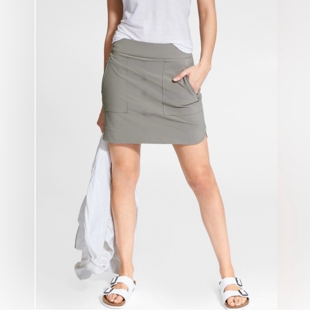 Athleta :: Chelsea Cargo Pocket Lined:: Skort :: Size 6